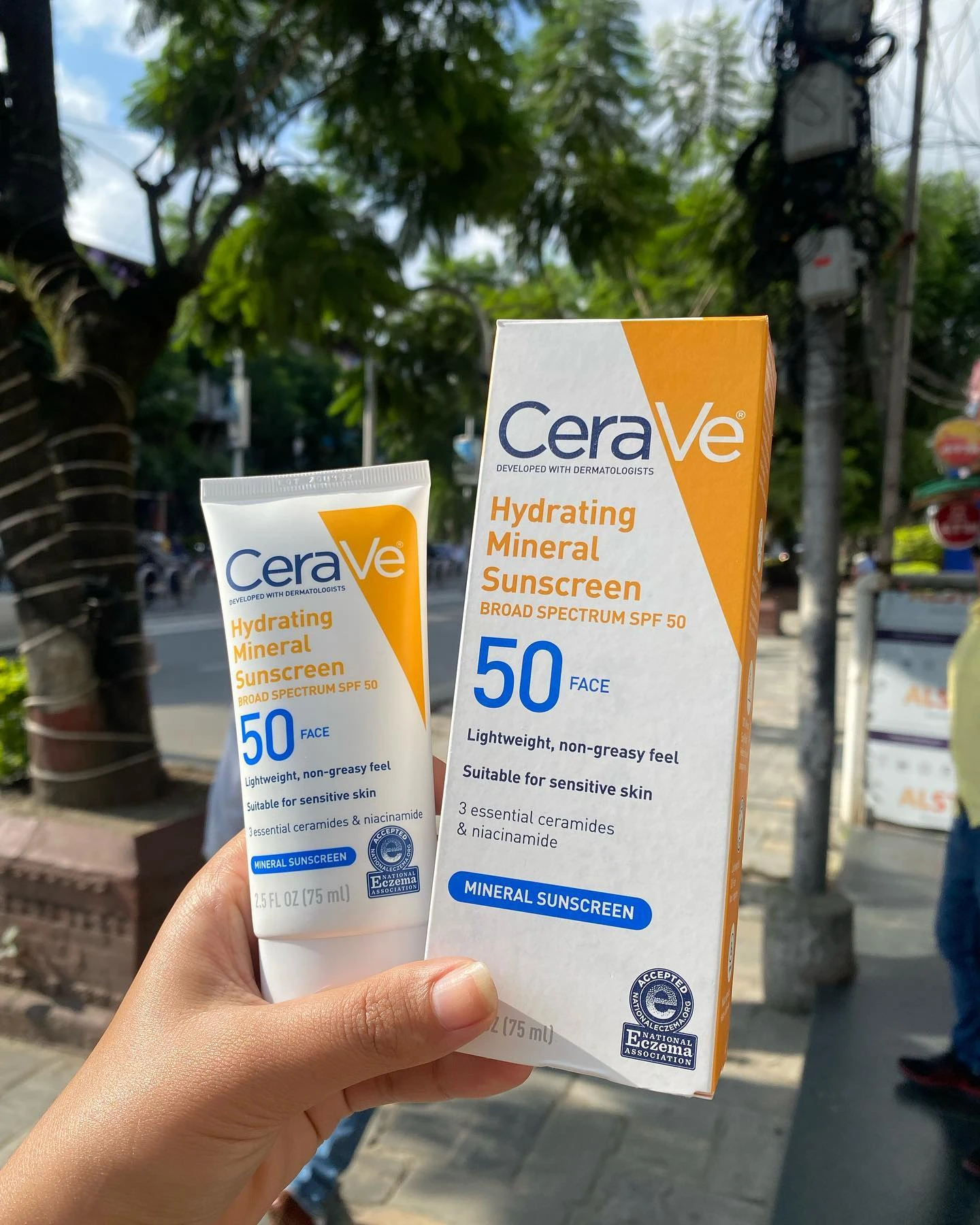CeraVe Hydrating Mineral Face Sunscreen Broad Spectrum SPF 50 -75Ml